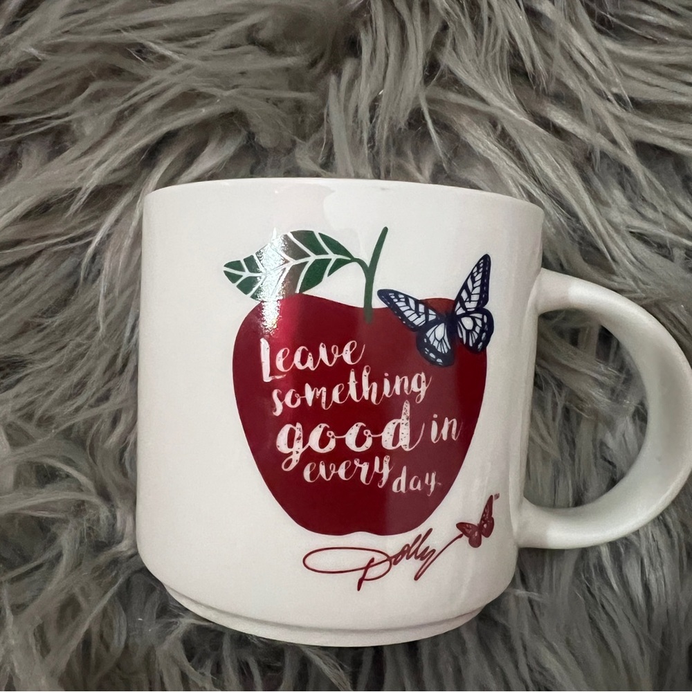 Inspirational Red and White Mug Dolly Parton - Picture 2 of 5